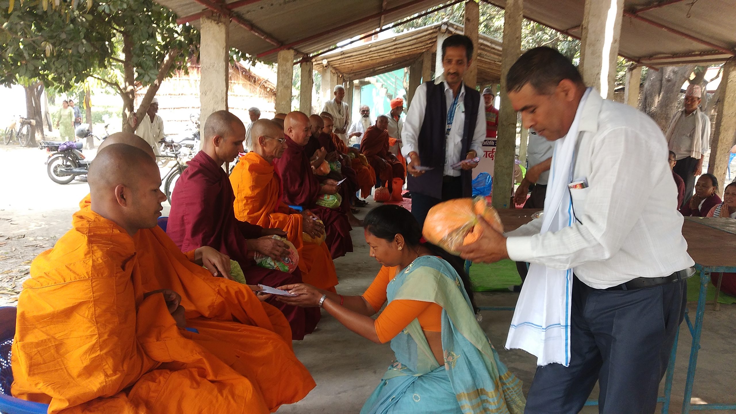 सिद्धार्थ गौतमले सन्यास धारण र मुण्डन गरेको अनोमाघाटमा भिच्छुलाई भोजनदान