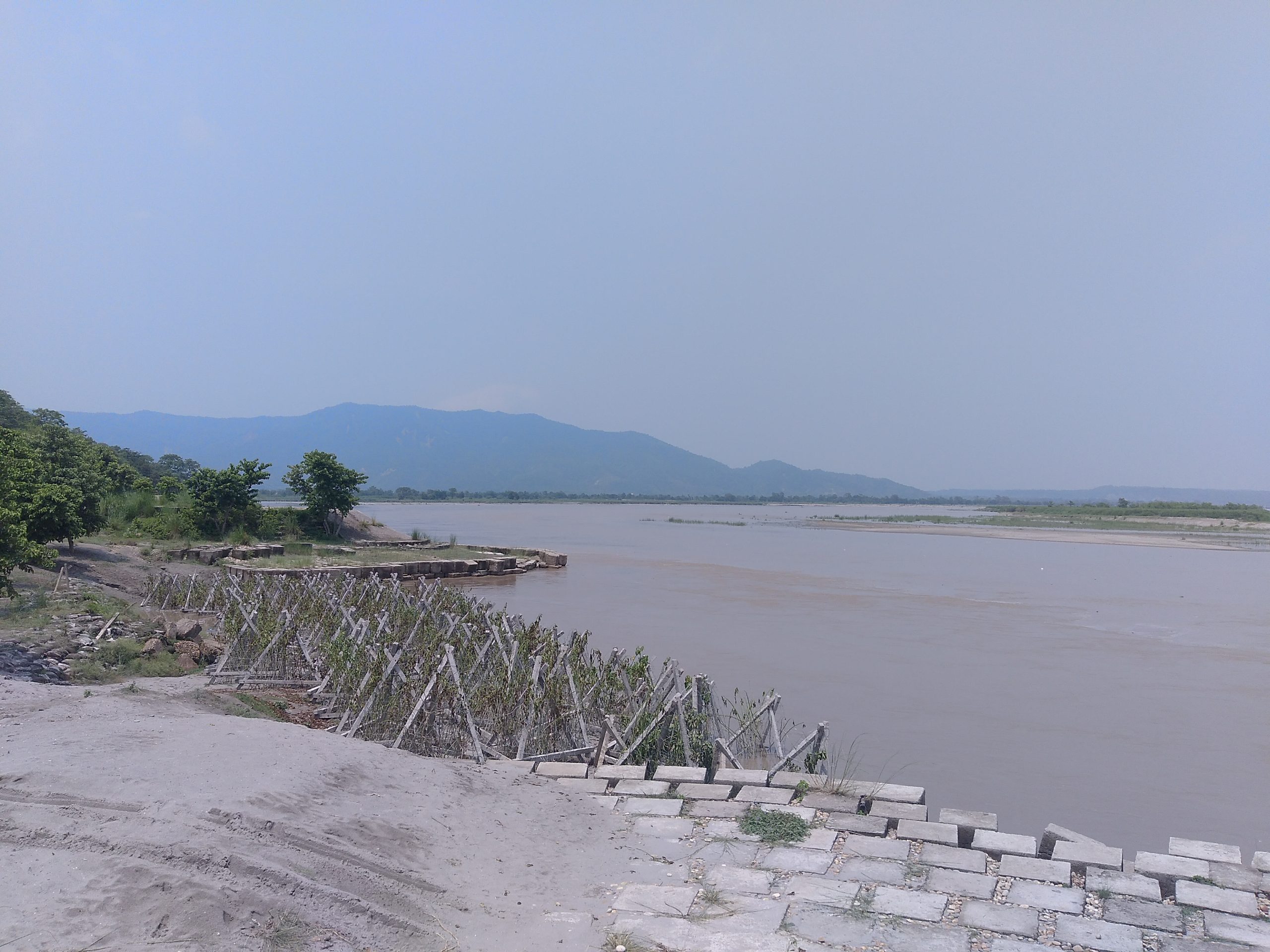 गण्डक बाँधमा नदि कटानको जोखिम रोक्न परक्युपाईन जडान