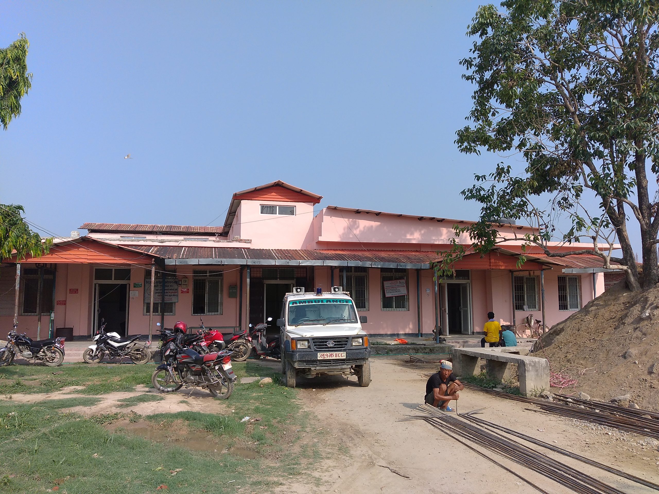 एउटै कम्पाउण्डबाट आयुर्वेदिक चिकित्सा र एलोपैथी उपचार सेवा दिदै प्रतापुर गाउपालिकाको जगर्नाथपुर स्वास्थ्य केन्द्र