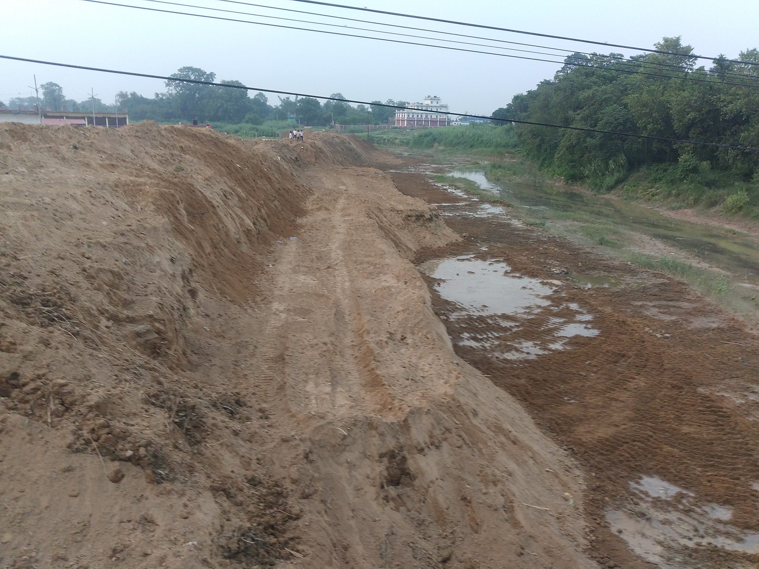 परासी बजार डुबानबाट बचाउन झरही खोलाको सफाई गराउदै रामग्राम नगरपालिका