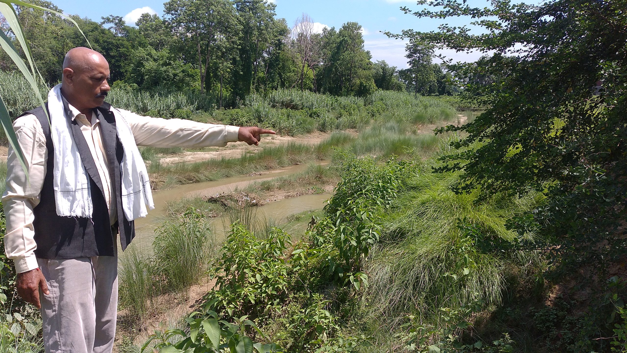 बाढीले भत्काएको झरहीखोला बाँध मर्मतका लागि स्थानियको ध्यानाकर्षण