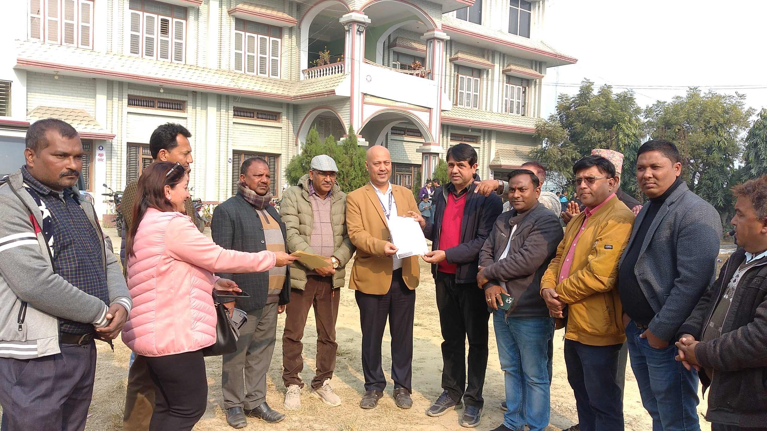 उबासंघ नवलपरासीद्धारा प्रधानमन्त्री तथा अर्थमन्त्रीलाई बुझाए ज्ञापनपत्र