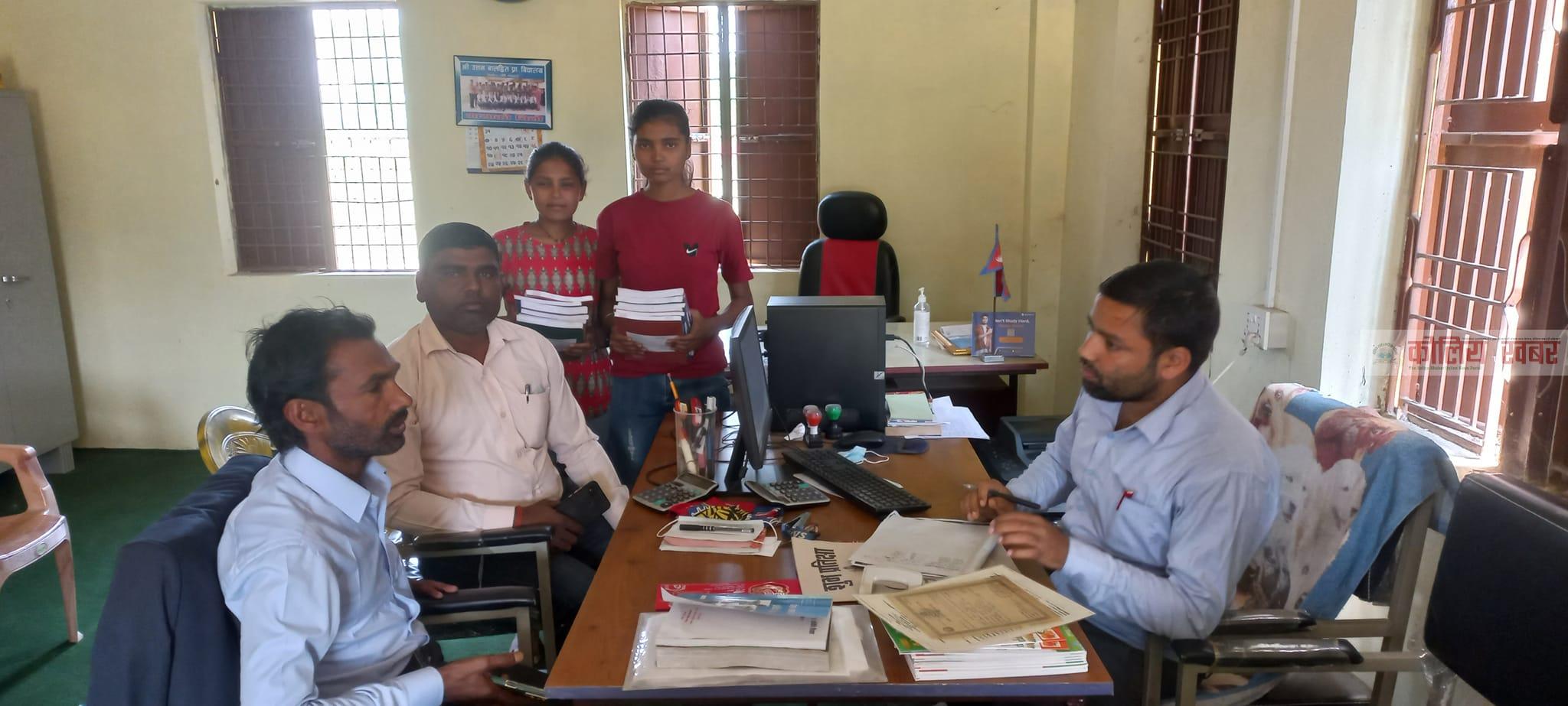 निजी विद्यालयबाट झिकेर सामुदायिक विद्यालयमा भर्ना