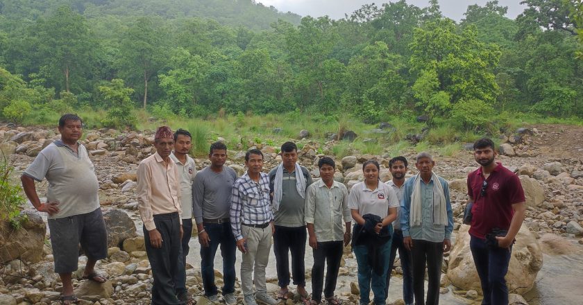 सिचाई जलको श्रोत खोज्न चुरेबन क्षेत्र चहार्दै सरावल गाउपालिका अध्यक्ष चौधरी