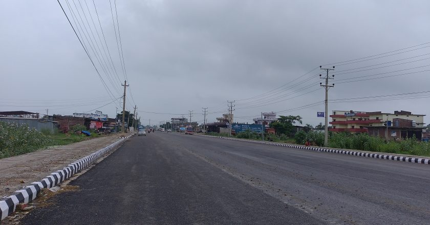 परासी स्थित ६ लैनको बन्दरगाह मार्गको सडक विस्तारले बजार चिटिक्क