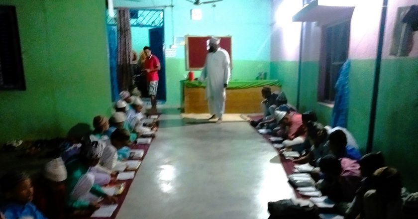 दिउँसो औपचारिक शिक्षा र रातीमा धार्मिक शिक्षा दिलाउनमा सक्रिय मौलाना सैयद गुलाम हुसेन