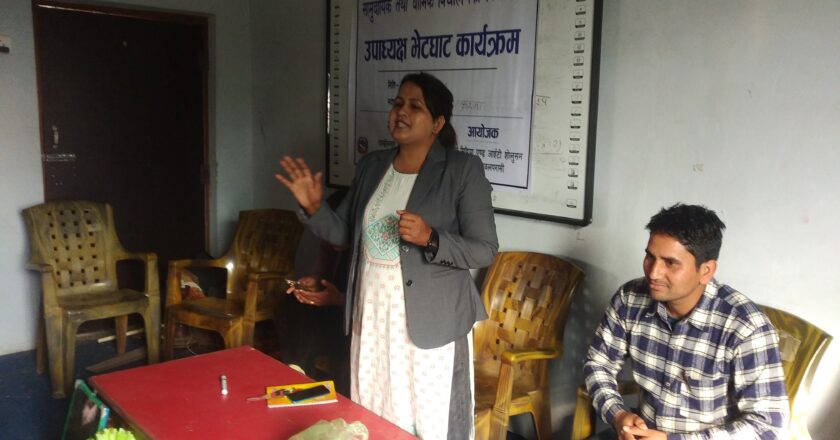 सामुदायिक विद्यालयका बालबालिकासँग कार्याशाला गर्दै पाल्हीनन्दनकी उपाध्यक्ष सकिना