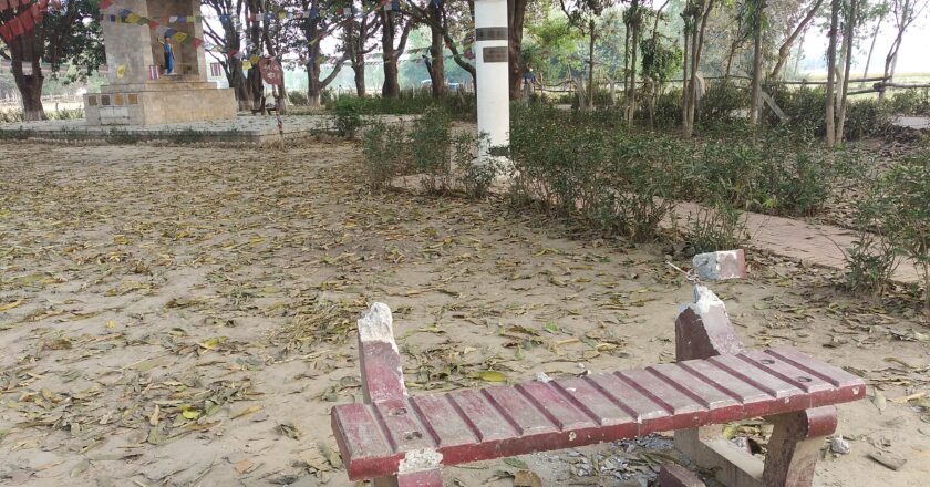 रामग्राम स्तुप क्षेत्रमा रहेका बेन्च अज्ञात समुहद्धारा तोडफोड,अनुसंधान गरि कारवाहीको माग गर्यो नागरिक समाज