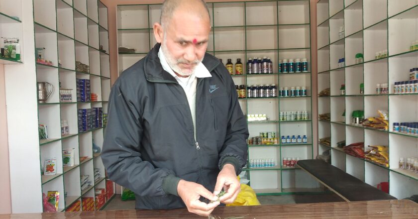 बाली उपचार चिकित्सामा ब्यस्त भुपु बरिष्ठ उपसचिव मिश्र