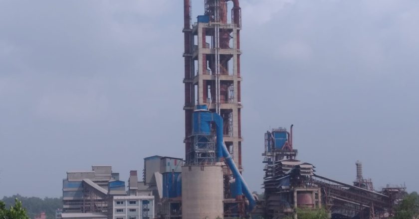 पाल्पा सिमेन्टले बनक्षेत्र अतिक्रमण गरि सडक बनाएको आरोप