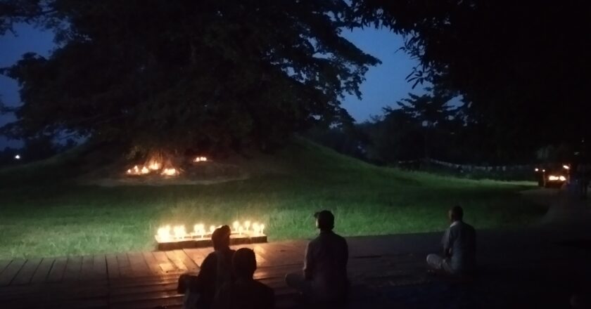 रामग्राम विकास कोषद्धारा पुर्णिमाको अवसरमा स्तुप परिसरमा भयो दिपप्रज्जलन तथा ध्यानअभ्यास