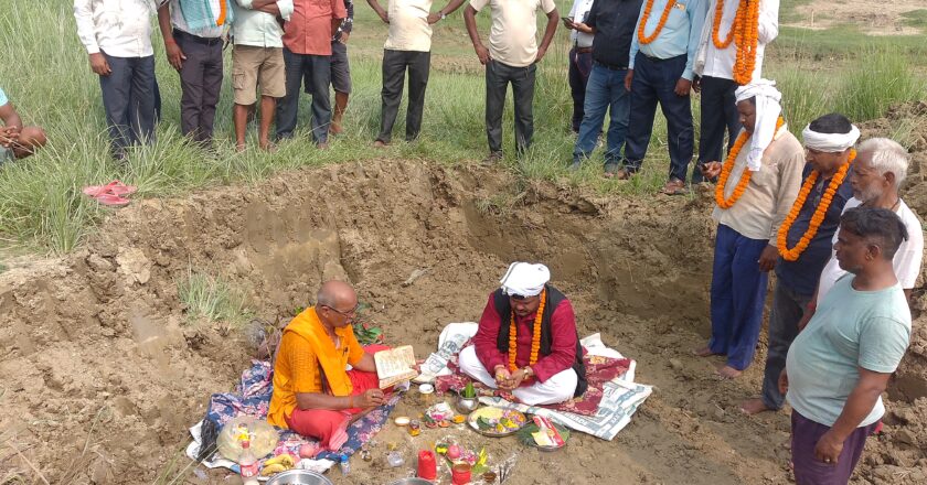 प्रतापपुर गाउपालिका अध्यक्ष यादवद्धारा पचफेड स्थित खजुराखोला पुलको शिलान्यास
