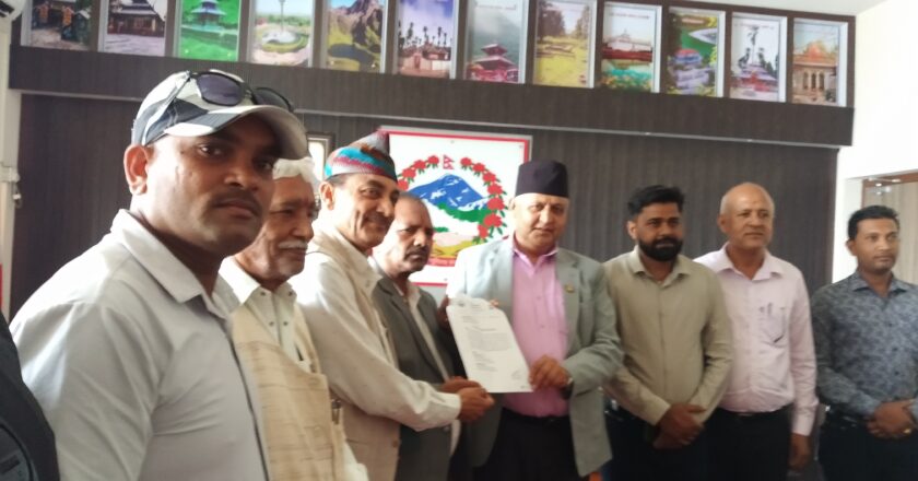 नवलपरासीमा मलखाद्यको कोटा वृद्धि गराउन प्रदेश साँसद कलवार सहितले बुझाए ज्ञापन