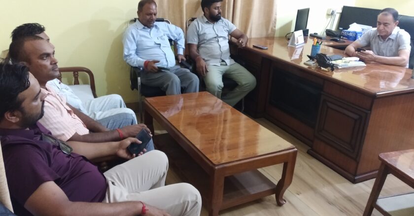 किसानलाई अभाव भए पछि मल माग्न सरोकारवाला कार्यालय धाउदै जनप्रतिनिधि