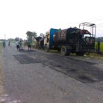 हुलाकी राजमार्गको काम सम्पन्न नहुदै भत्किन थालेपछि टालटुल गर्दै ठेकेदार