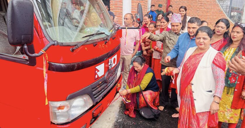 सुनवल नगरपालिका र प्रतापपुर गाउपालिकालाई प्राप्त भयो दमकल, स्थानियमा उत्साह