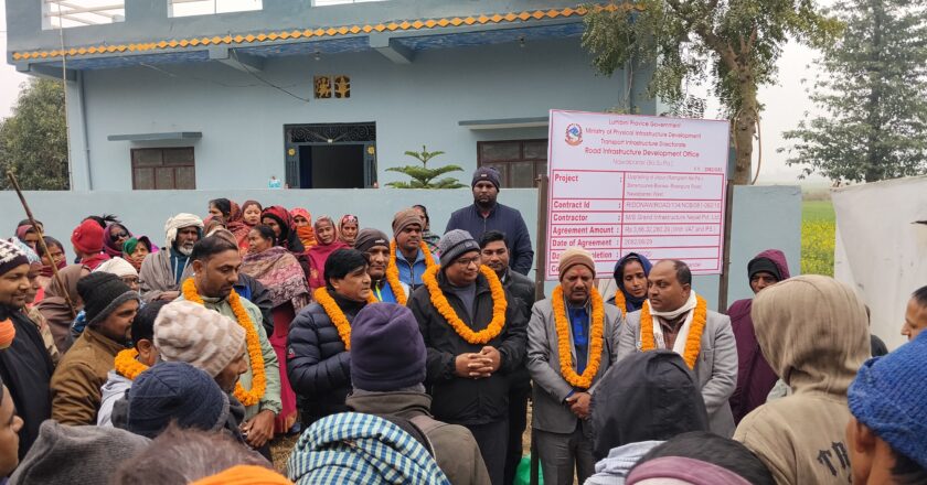 दशक देखी ओझेलमा परेको सडकको स्तरोन्नती गर्ने कार्य शुभारम्भ