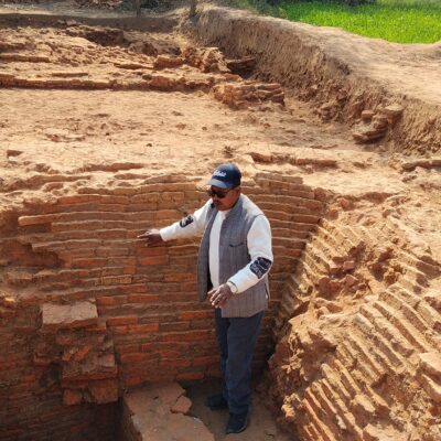 प्राचीन कोलिय राजधानी पण्डितपुरको स्कायर दरबारभित्र भेटियो पानीका मुल सहितको स्नानगृह