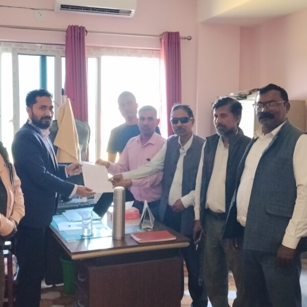 निःशुल्क तथा अनिवार्य शिक्षा ऐन कार्यान्वयनका लागि प्रधानमन्त्रीलाई ज्ञापनपत्र