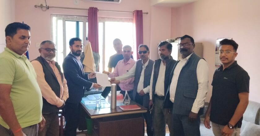 निःशुल्क तथा अनिवार्य शिक्षा ऐन कार्यान्वयनका लागि प्रधानमन्त्रीलाई ज्ञापनपत्र