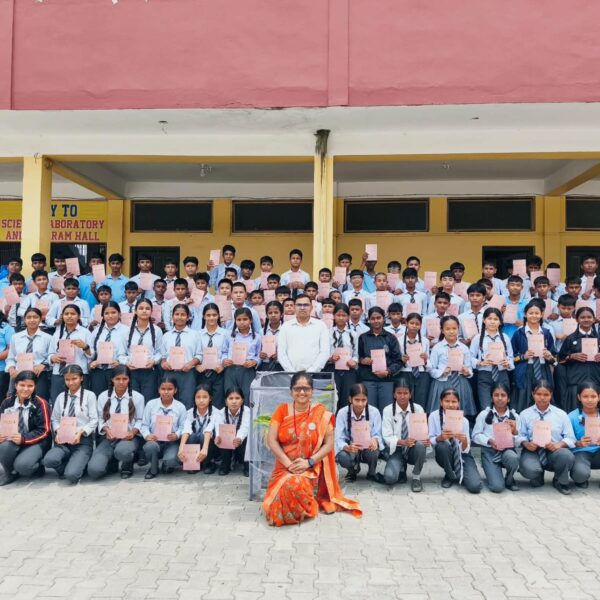 संस्कारयुक्त शिक्षा र नैतिक मूल्य विकासका लागि विद्यार्थीलाई सरल पठनीय श्रीमद्भगवद गीता वितरण