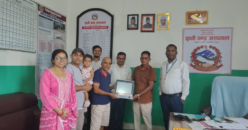 परिवारको स्मृतिमा पृथ्वीचन्द्र अस्पताललाई प्यारामिटर पेसेन्ट मनिटर हस्तान्तरण