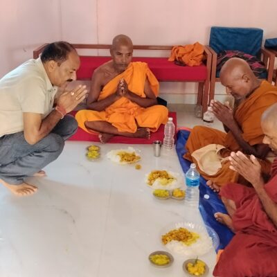 भिक्षुलाई भोजनदान : बौद्ध धर्ममा सेवा र श्रद्धाको महत्वपूर्ण परम्परा