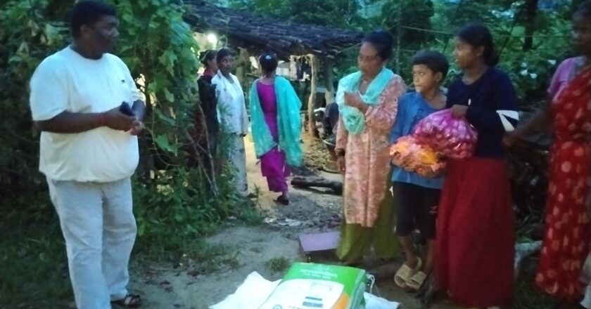 भोटेकोसी बाढीपछि सम्पर्कविहीन माधवको परिवारलाई राहत