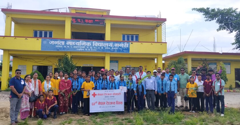 सरावलमा रेडक्रस दिवसको अवसरमा वृहत् वृक्षरोपण, करिब ३०० बिरुवा रोपिए