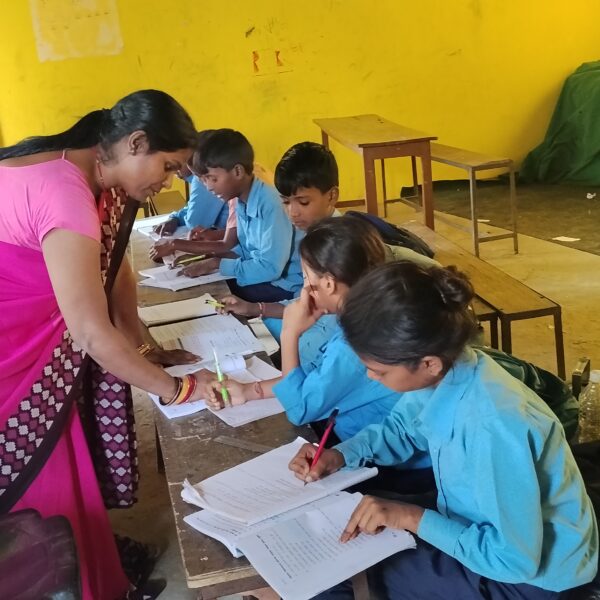 दिवा खाजाले पनि जोगाउन सकेन विद्यार्थी, सामुदायिक विद्यालयमा घट्दो आकर्षण