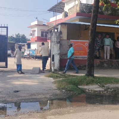 महेशपुर भन्सारको मुख्य गेटमै वर्षदिनदेखि फोहोर पानी जम्दा दुर्गन्ध